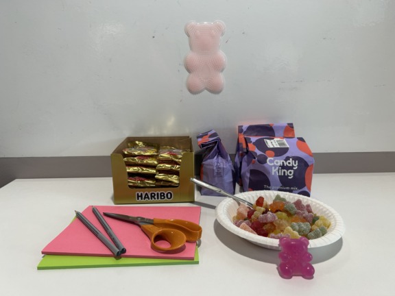 Equipment (gummy bear candy, scissors and post-it notes) for the first gummy bear workshop during the "Take Your Child to Work Day".
